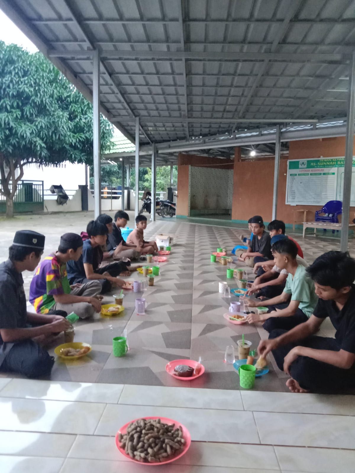 Buka Puasa Bersama Santri ICM Muadz Bin Jabal Lampung