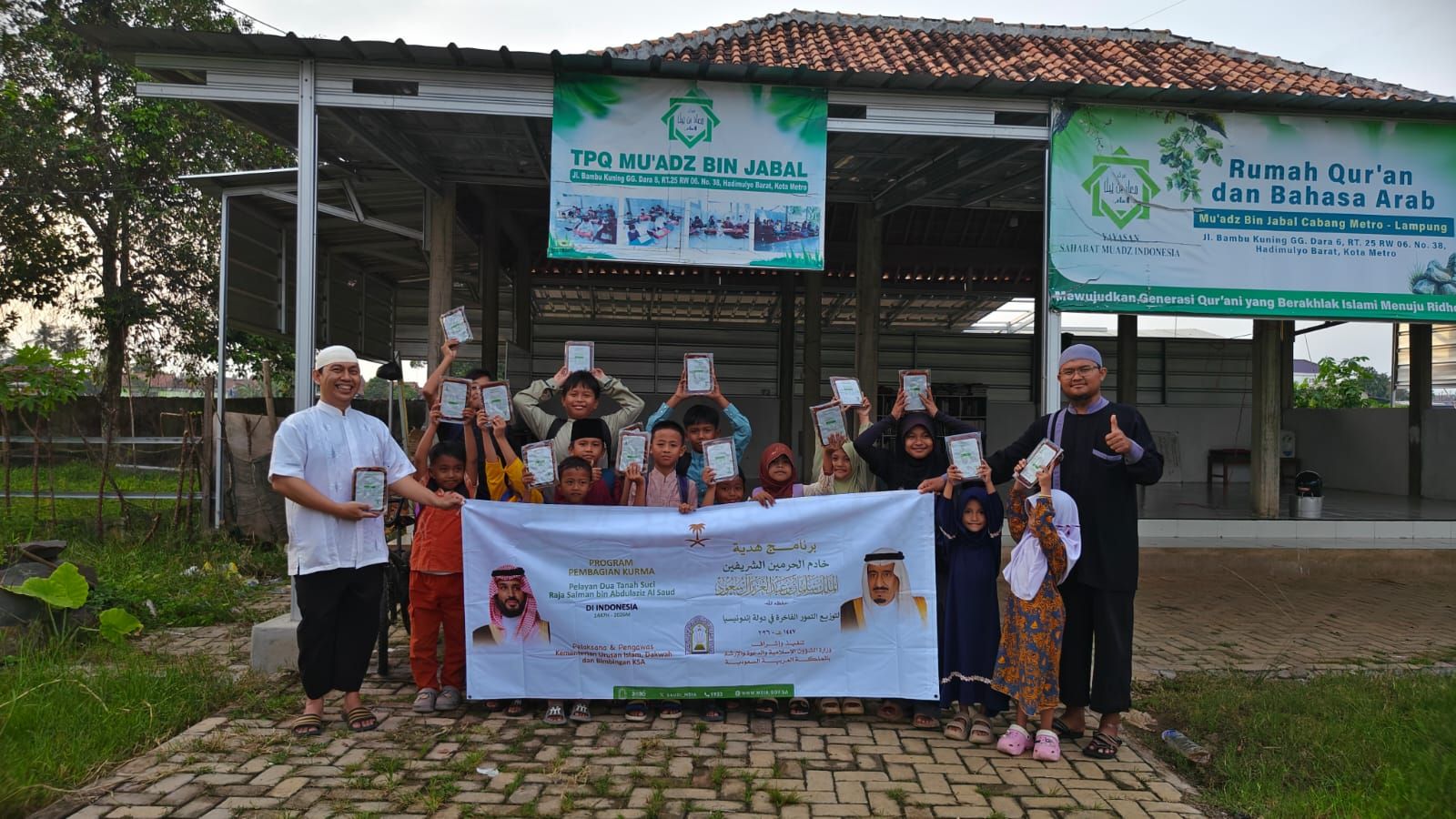 Santri LPQ Muadz Bin Jabal Metro Terima Bantuan Kurma dari Arab Saudi